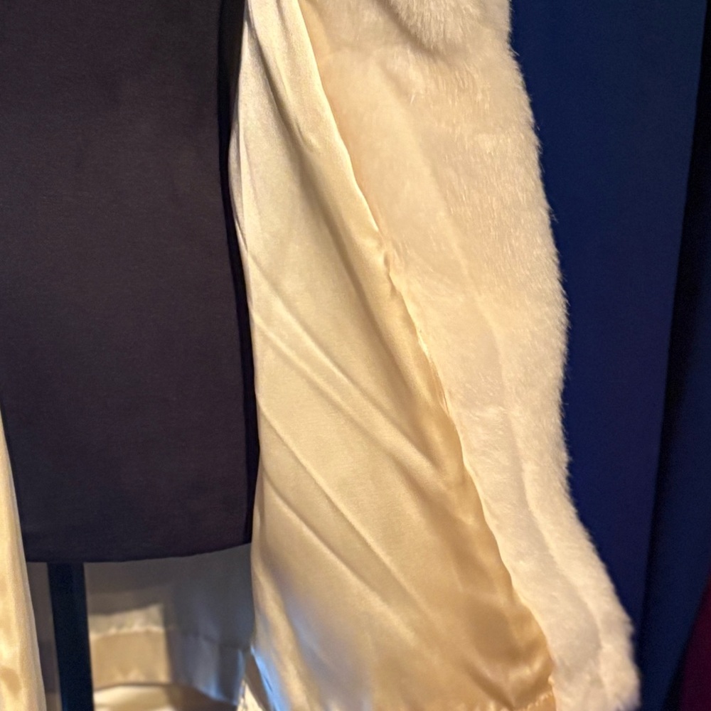 Elegant Cream flux fur coat